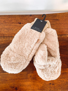 Convertible Fuzzy Mittens
